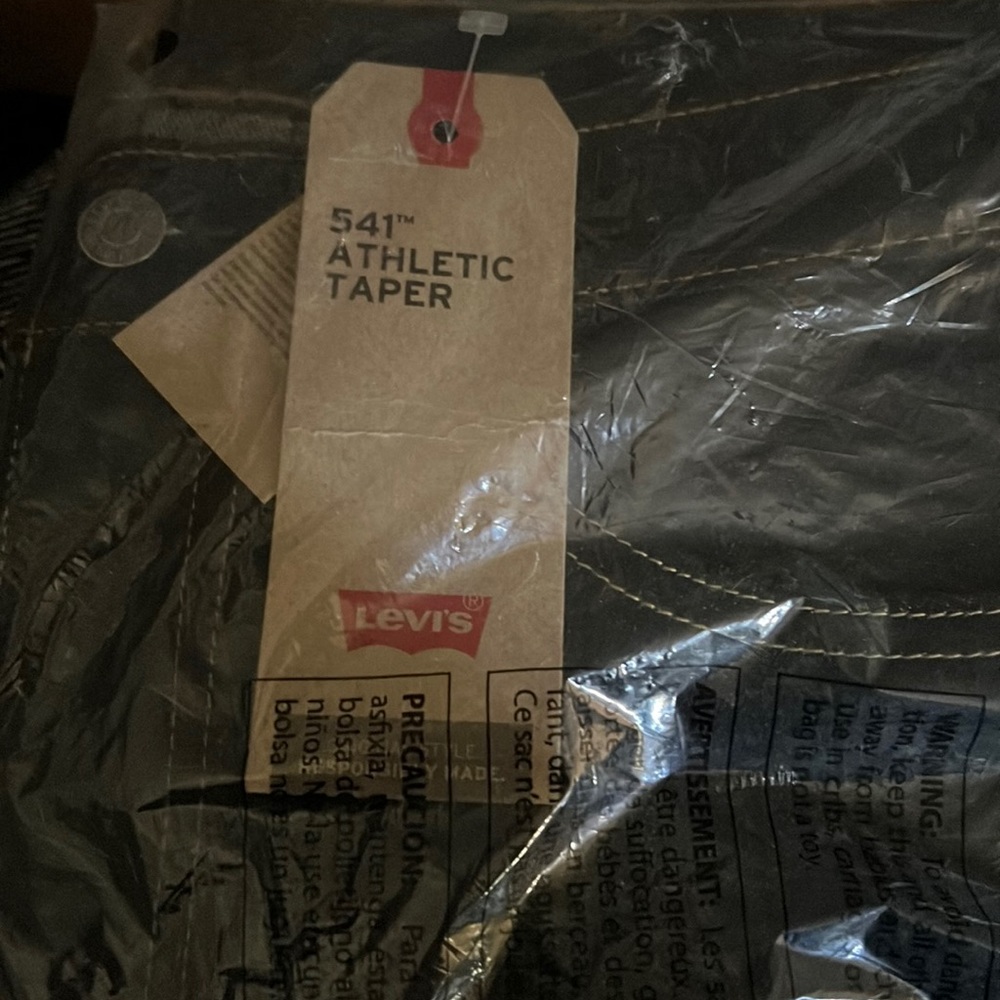 Brand new mens 34x34 levis 541 athletic taper jeans